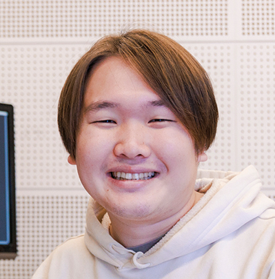 在学生の笑顔の表情