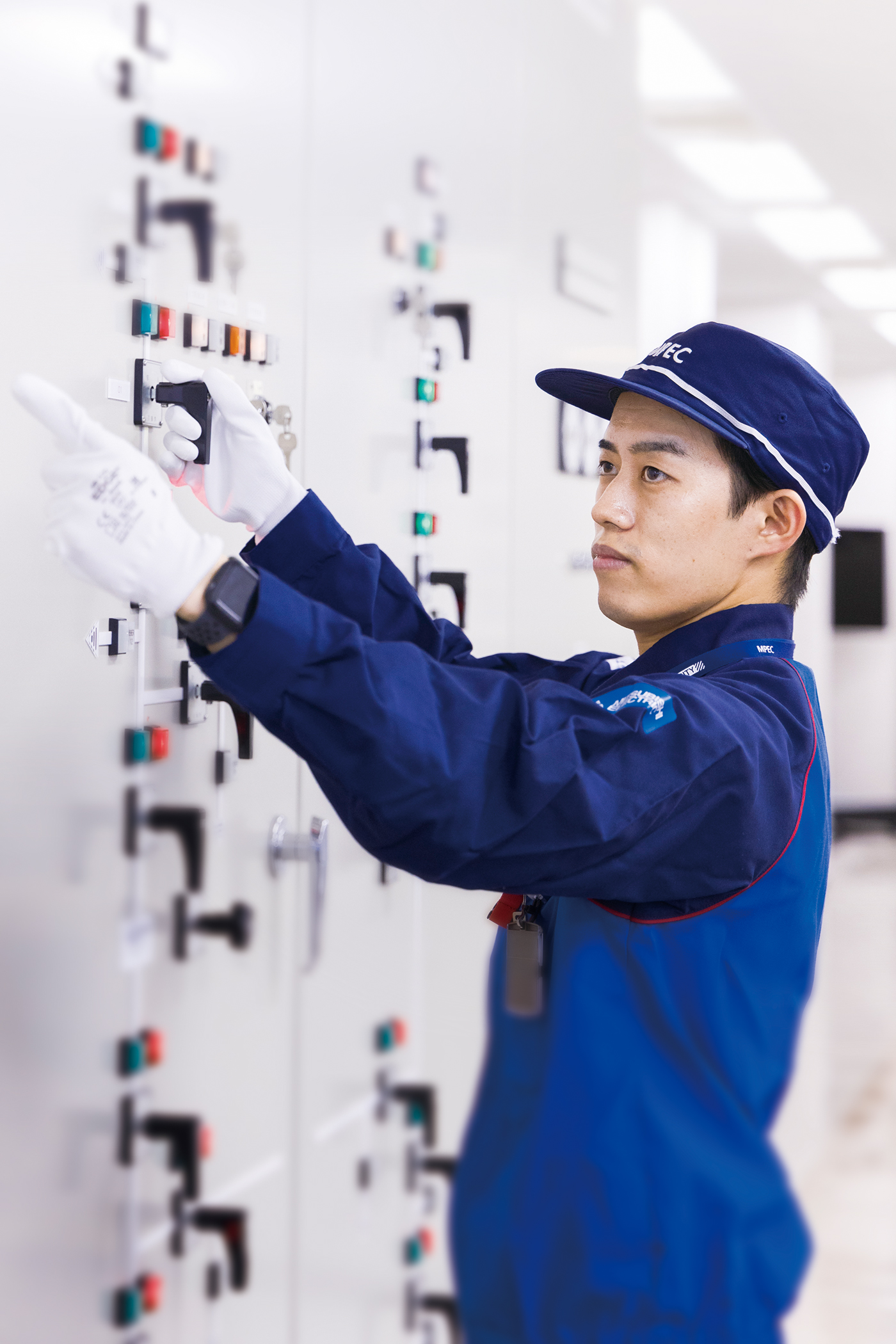 実習に取り組む真剣な表情