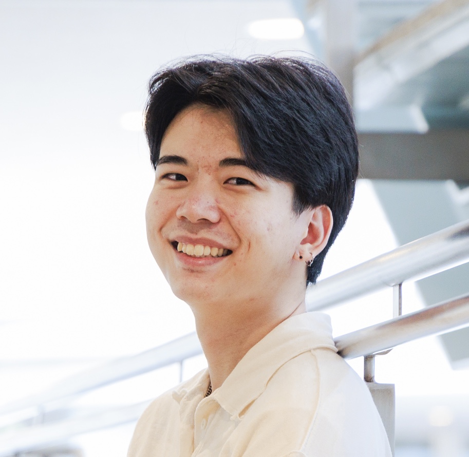 在学生の笑顔の表情